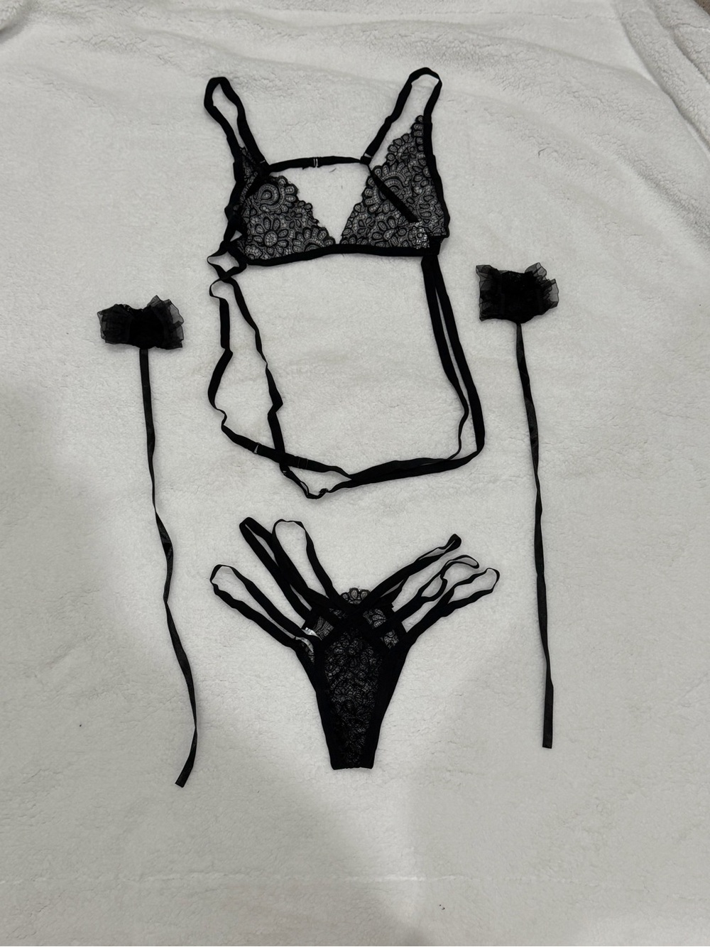 Lanshifei Black Lace Strappy Lingerie Set with Wrist Cuffs – Size M
